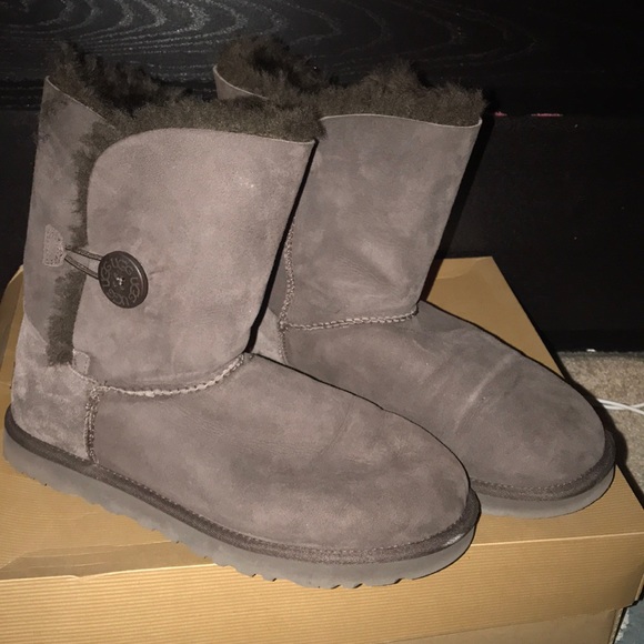 Ugg Short Bailey Buttons - Picture 5 of 6